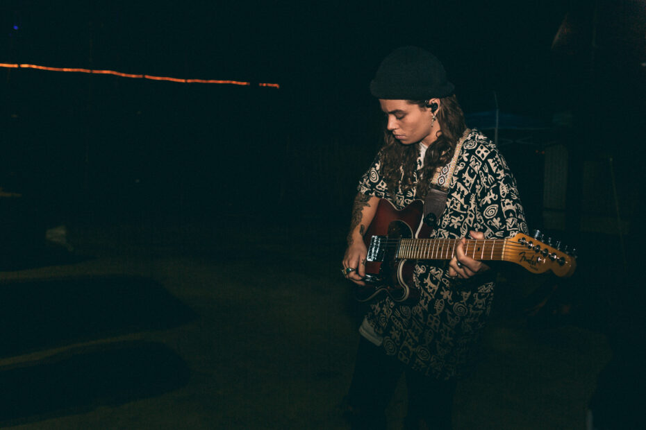 Tash Sultana (Credit: Dara Munnis)