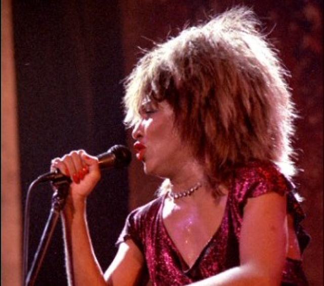 Tina Turner (Von Helge Øverås - Eigenes Werk, CC BY 2.5, https://commons.wikimedia.org/w/index.php?curid=1878336)