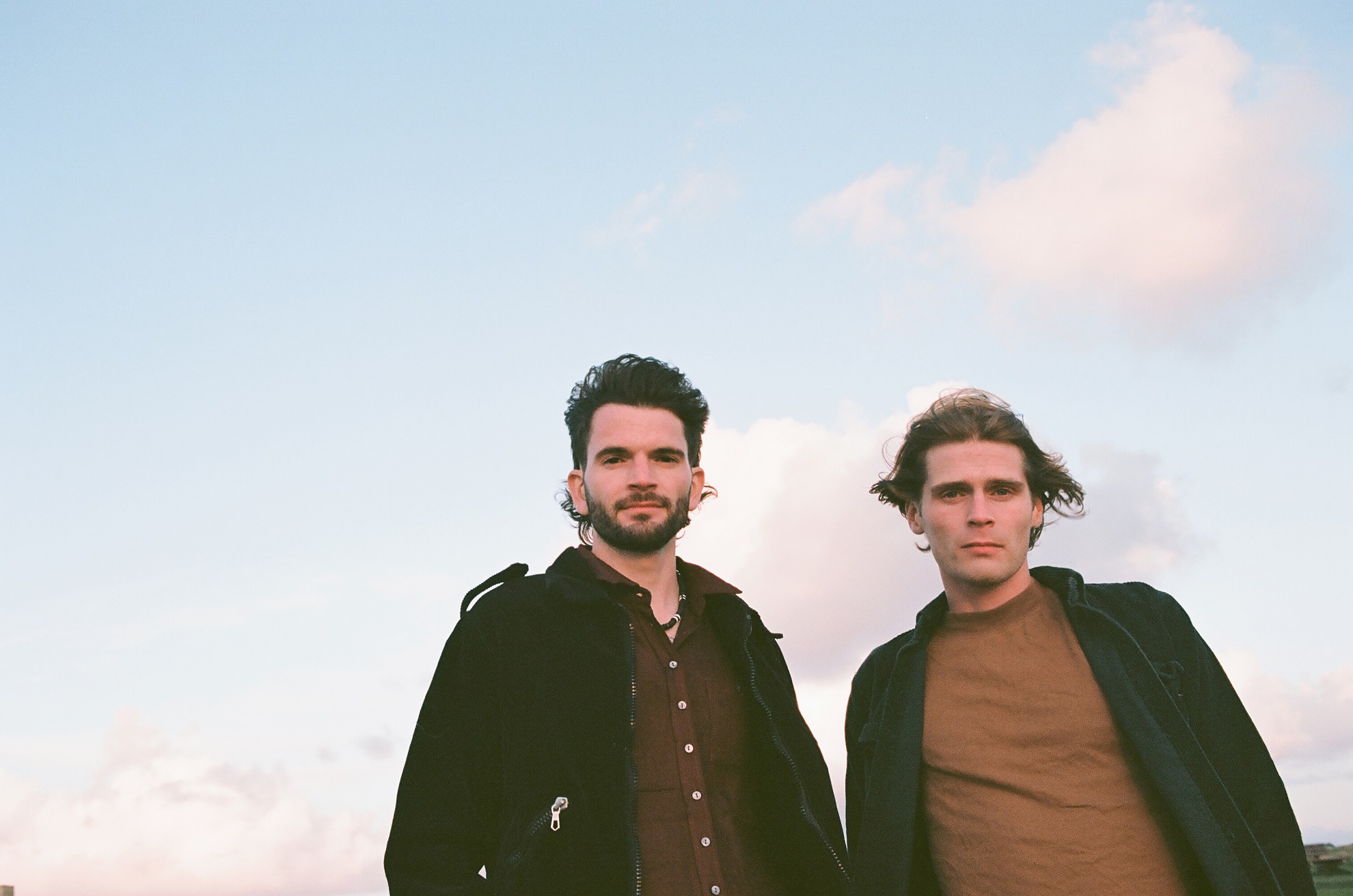Hudson Taylor zusammen mit Gabrielle Aplin auf der neuen Single 