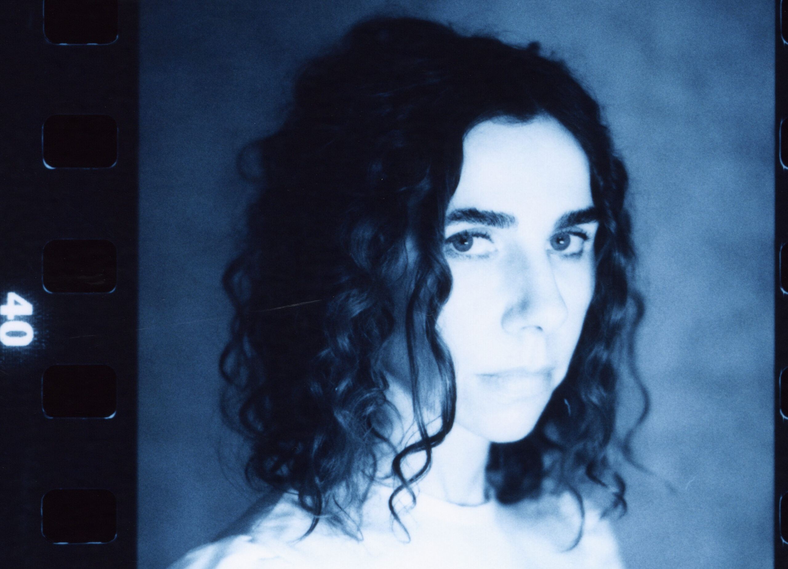 PJ Harvey 2023 (Foto: Steve Gullick)