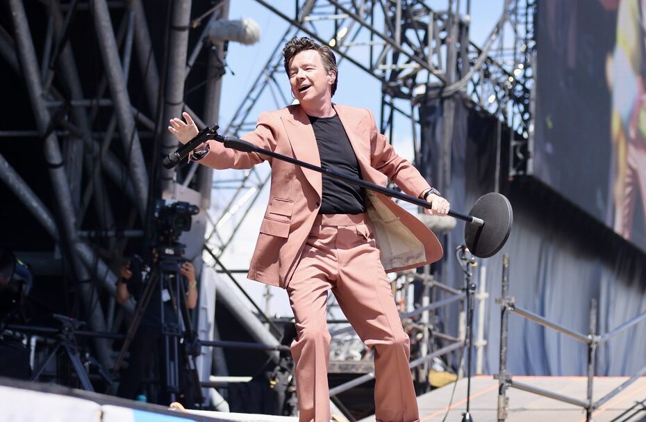 Rick Astley beim Glastonbury Festival 2023 (Foto: Matthew Cardy)