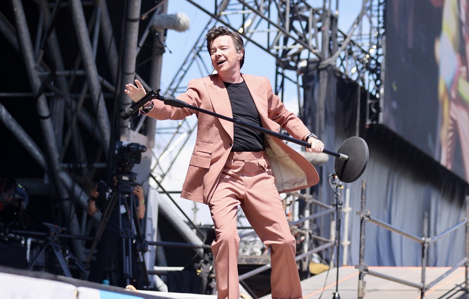 Rick Astley beim Glastonbury Festival 2023 (Foto: Matthew Cardy)