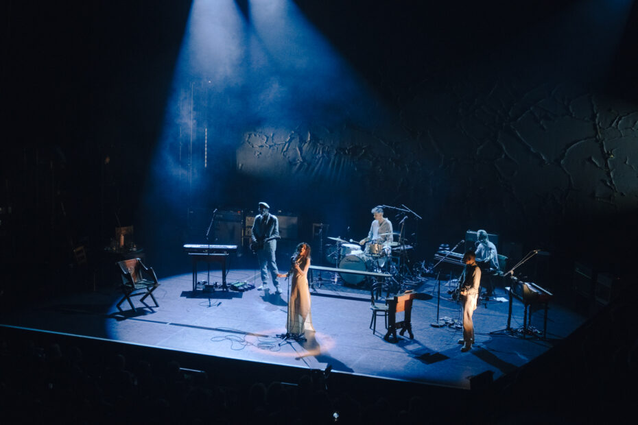 PJ Harvey live in Paris 13.10.2023 (Foto: Cha Gonzalez)