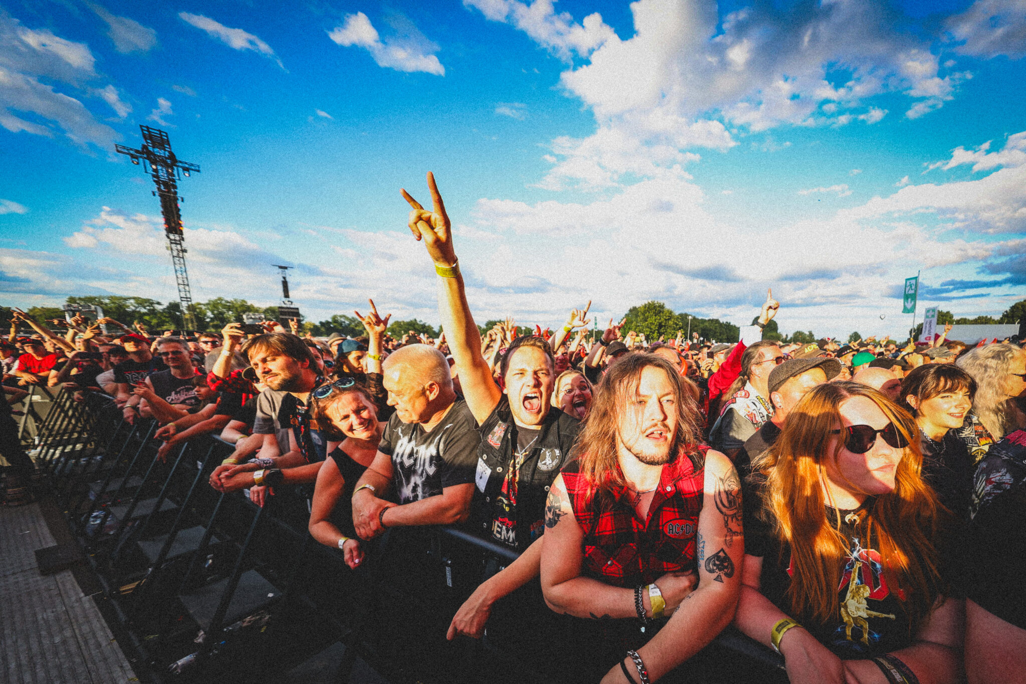 Konzertkritik und Bilder: AC/DC rocken die Rinne in Dresden » TONSPION