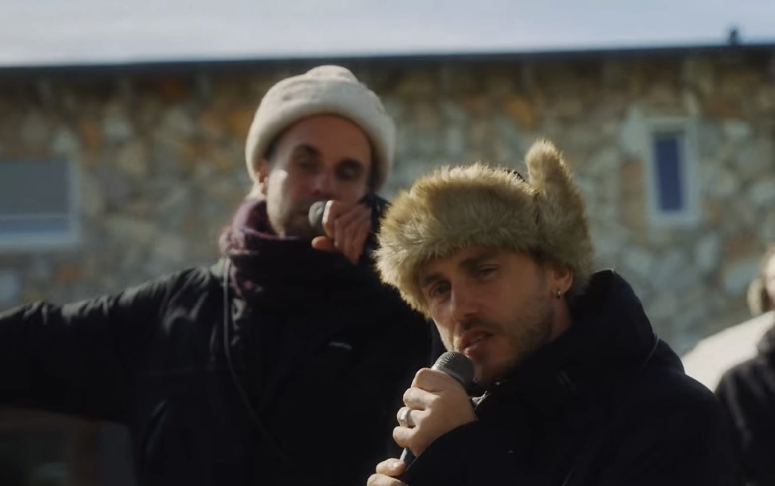 OK Kid und Clueso im Video von "Heatwave"
